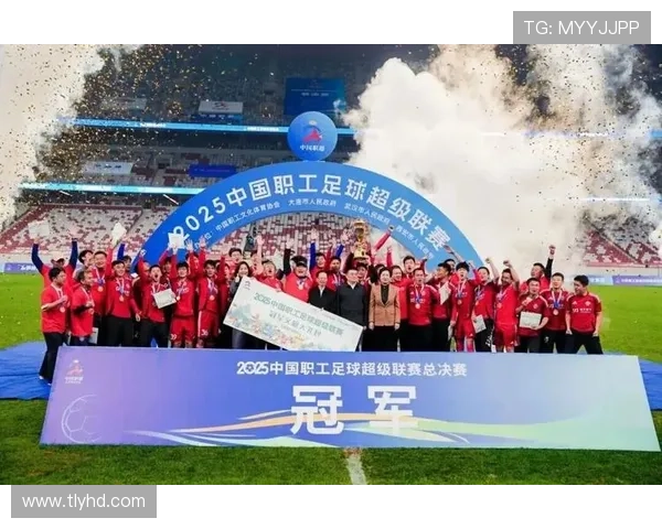 中国足球超级联赛迎来新赛季 多支强队争夺冠军宝座战况激烈 中国足球超级联赛迎来新赛季 多支强队争夺冠军宝座战况激烈